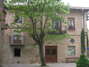 el-arbol-delante-de-la-casa_270276