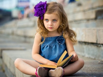 fotos-de-niña-con-libro